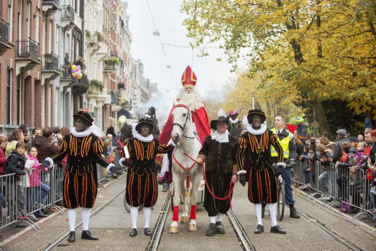 Lễ rước Sinterklaas với những cuộc diễu hành hoành tráng