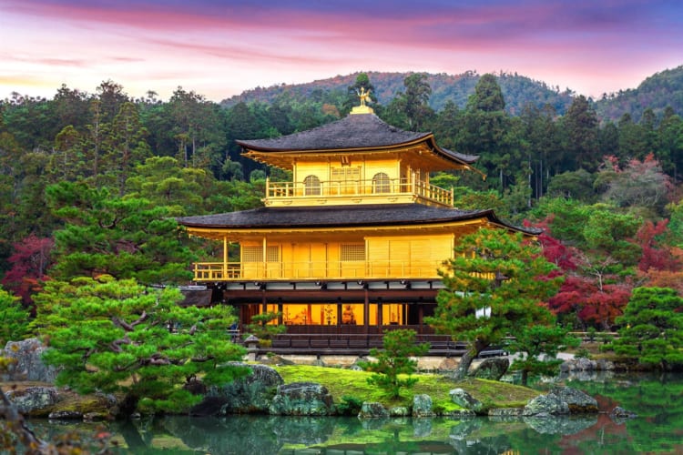 Kinkaku-ji còn được gọi là "Chùa Vàng" nằm trong khu vườn thiên đàng tươi đẹp. ( Nguồn Internet )