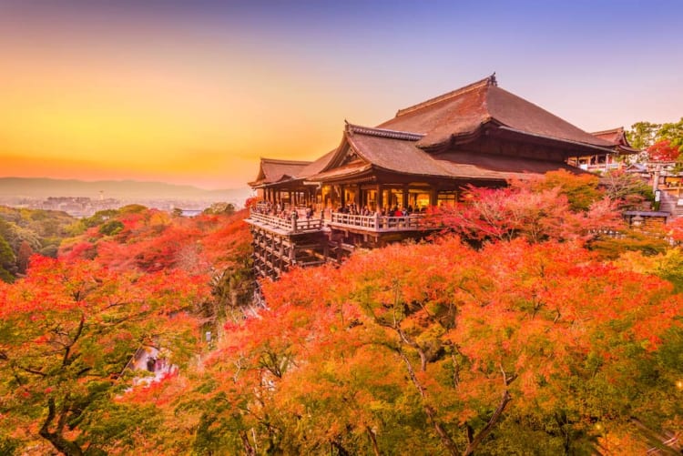 Kiyomizu-dera là một ngôi đền nổi tiếng ở Kyoto với ban công gỗ nổi tiếng. ( Nguồn Internet )