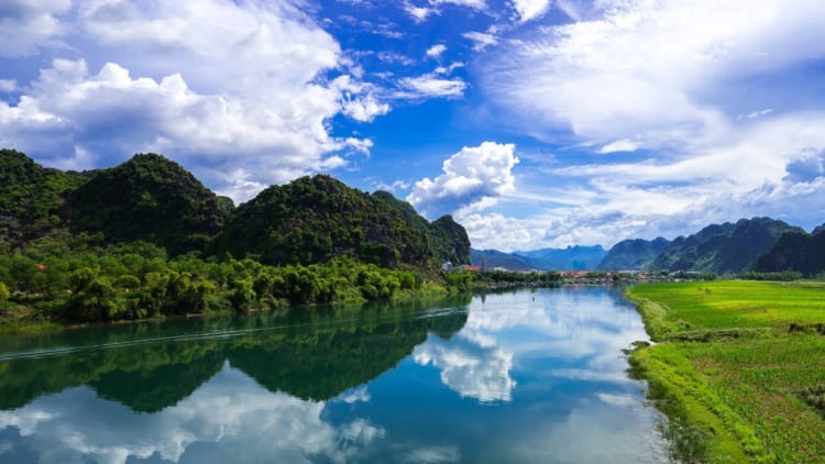 Sông Son mang trong mình câu chuyện về sự kỳ diệu của thiên nhiên và tạo nên một phần của huyền thoại Phong Nha
