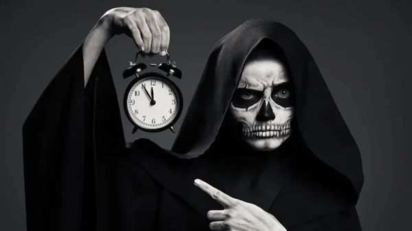 Hóa trang Halloween đơn giản cho nam dễ thực hiện nhất là vai thần chết