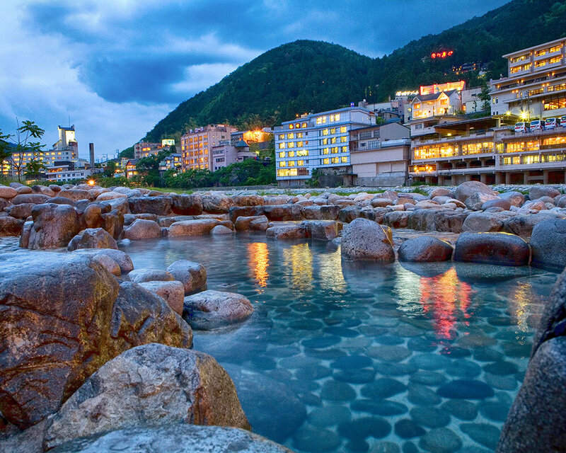 gero onsen có nhiều bể tắm onsen với nguồn nước trong