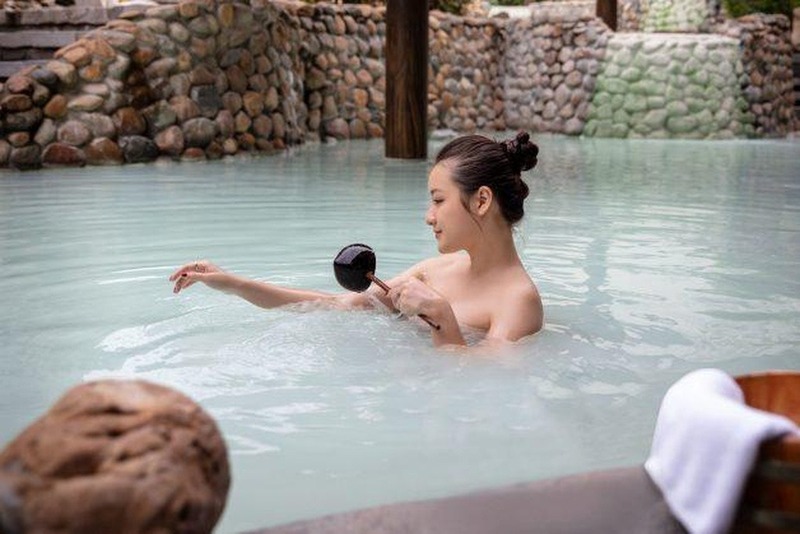tắm khoáng onsen giúp tuần hoàn máu lưu thông tốt hơn