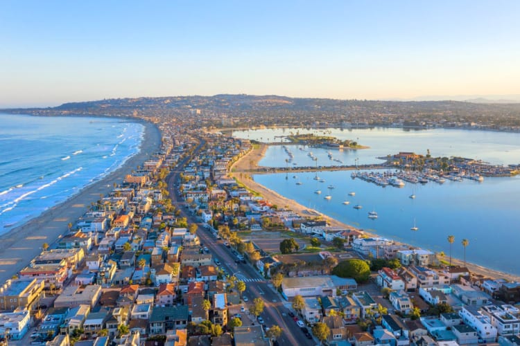 Bờ Biển San Diego: Cát trắng và nước biển ấm áp