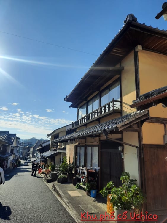 Khu phố cổ Uchiko với hơn 120 ngôi nhà cổ dọc hai bên đường