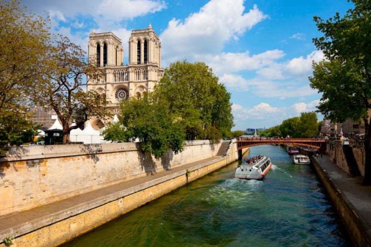 Khám phá Paris bằng trải nghiệm du thuyền độc đáo trên Sông Seine.