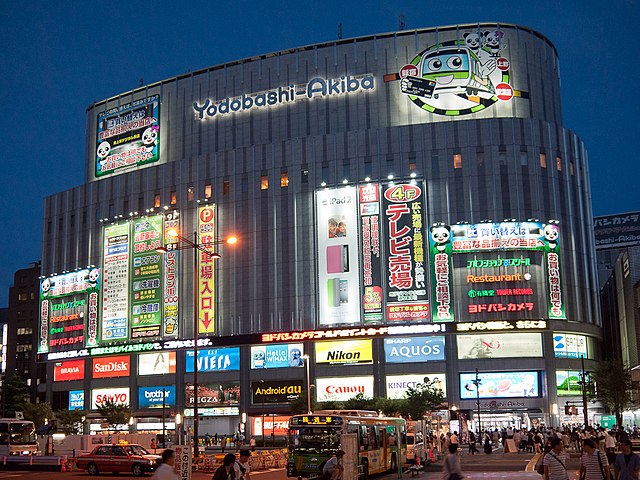 Trải nghiệm mua sắm công nghệ đa dạng và hiện đại tại Akihabara.