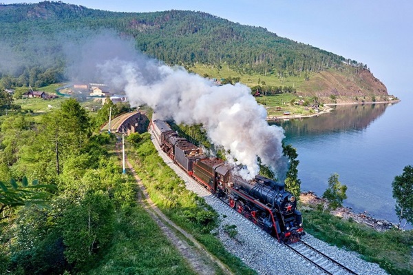 Du khách có thể sử dụng tàu hỏa để khám phá vòng quanh nước Nga