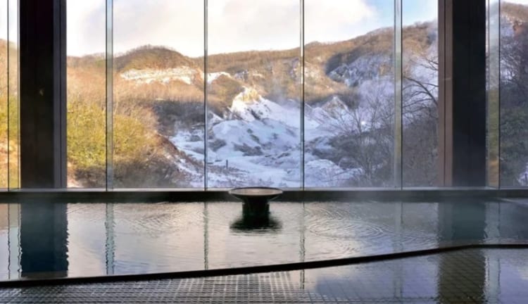 Trải nghiệm tắm suối nước nóng và ngắm nhìn khung cảnh thiên nhiên kỳ vĩ tại Hokkaido