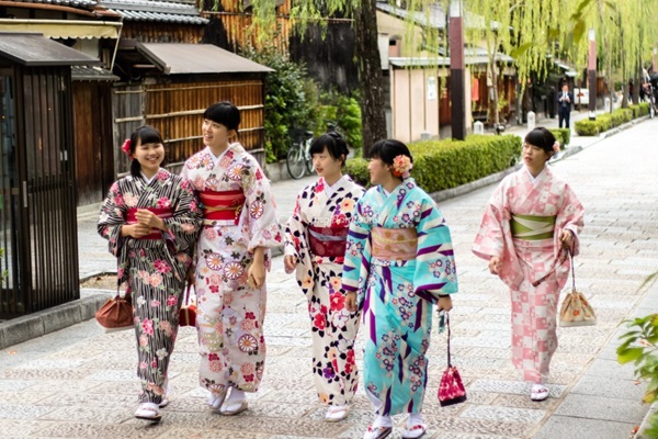 Yukata được mặc phổ biến trong những lễ hội mùa hè đặc sắc