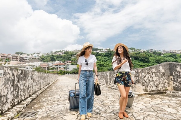 Thời tiết vào mùa hè tại Hokkaido không quá oi bức nên bạn có thể chuẩn bị những bộ trang phục mát mẻ