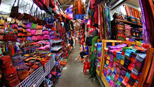 Đi Thái Lan nên mua gì? Quần áo là sự lựa chọn hợp lý nếu bạn đang phân vân