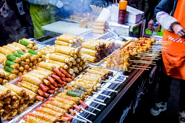 Những món ăn đường phố đầy hấp dẫn khó lòng cưỡng lại được tại Myeongdong