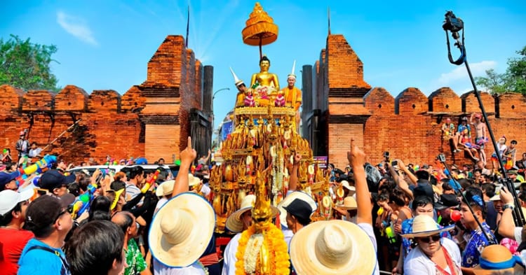 Trải nghiệm nhiều hoạt động mới lạ trong lễ hội té nước tại Chiang Mai