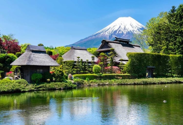 Làng cổ Oshino Hakkai thu hút hàng triệu du khách đến tham quan với vẻ đẹp đầy thơ mộng