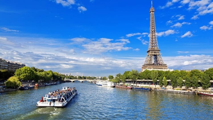 Khung cảnh đầy thơ mộng hai bên bờ sông Seine 