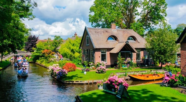 Làng cổ tích Giethoorn đầy bình yên và độc đáo tại Hà Lan