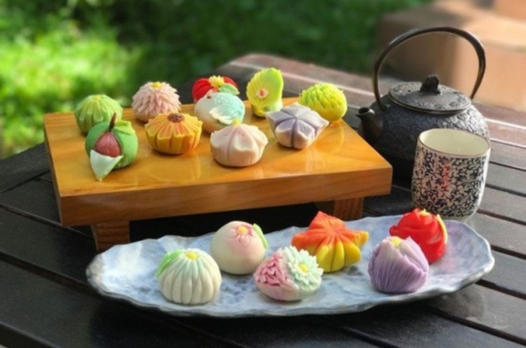 Những chiếc bánh wagashi được tạo hình với vô số hình dạng đầy rực rỡ