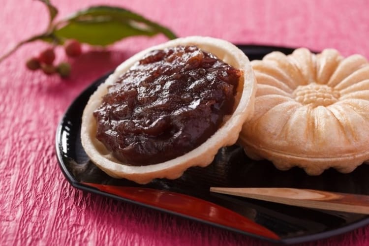 Hannamagashi đặc trưng với phần nhân đậu mềm mịn
