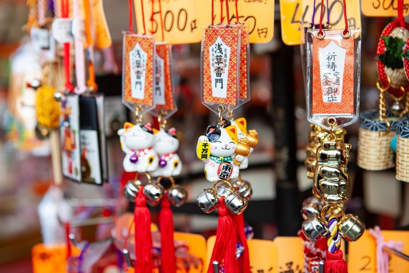 bùa hộ mệnh omamori nhận tại đền và chùa