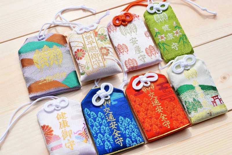 các màu sắc của bùa omamori