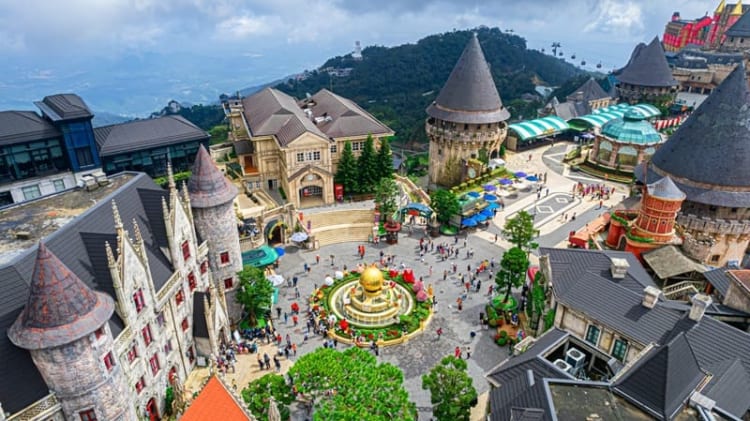Bà Nà Hills thu hút hàng triệu lượt khách đến tham quan với khung cảnh đầy thu hút