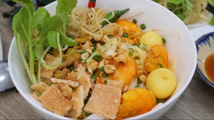 Món ngon Đà Nẵng đầy đặc trưng với hương vị thơm ngon chính là mì Quảng