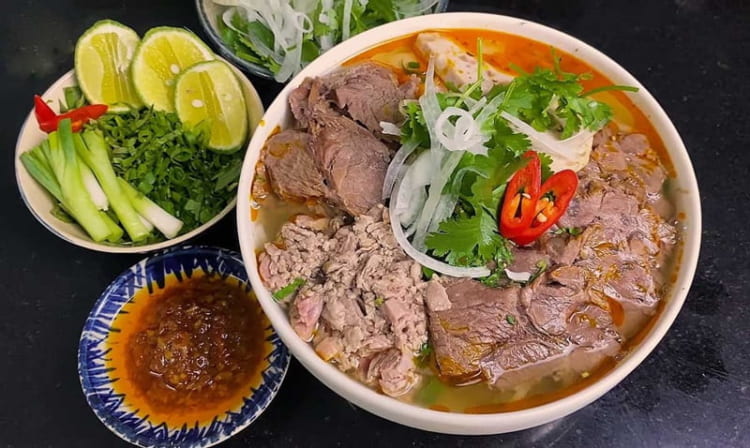 Bún bò Huế - món ăn trứ danh nhất định phải thử 