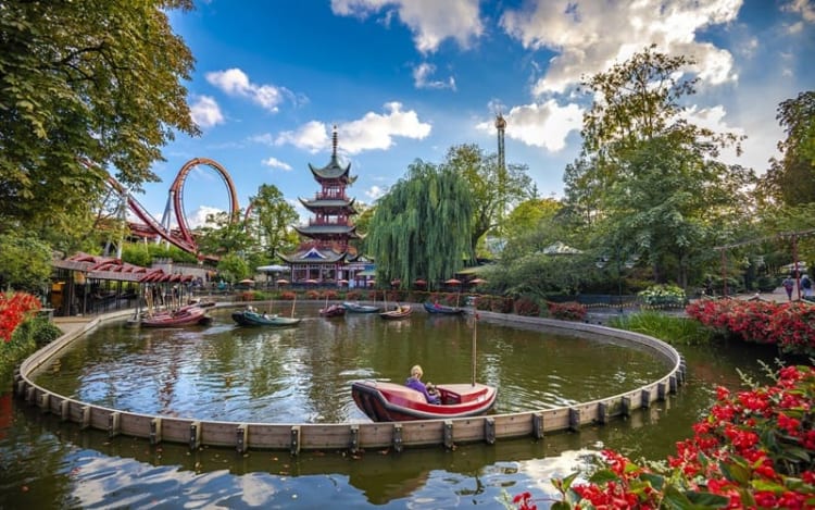 Tivoli Gardens với những khu vườn rực rỡ, đầy sống động 