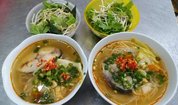 Món bún cá ngừ đầy thanh đạm, tươi ngon
