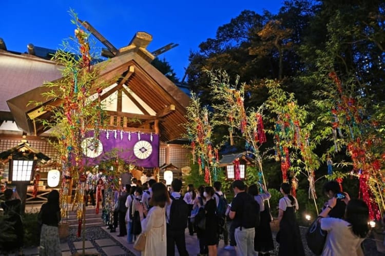 Người dân thường đến đền Thần đạo Tokyo Daijingu để cầu nguyện trong ngày này