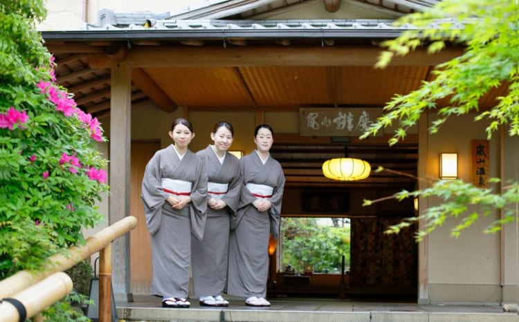 Sự phục vụ tận tâm luôn là điểm khác biệt tại các ryokan 