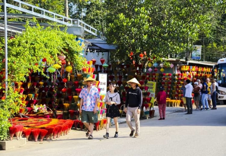 Không gian đầy thanh bình và trong lành tại làng hương 