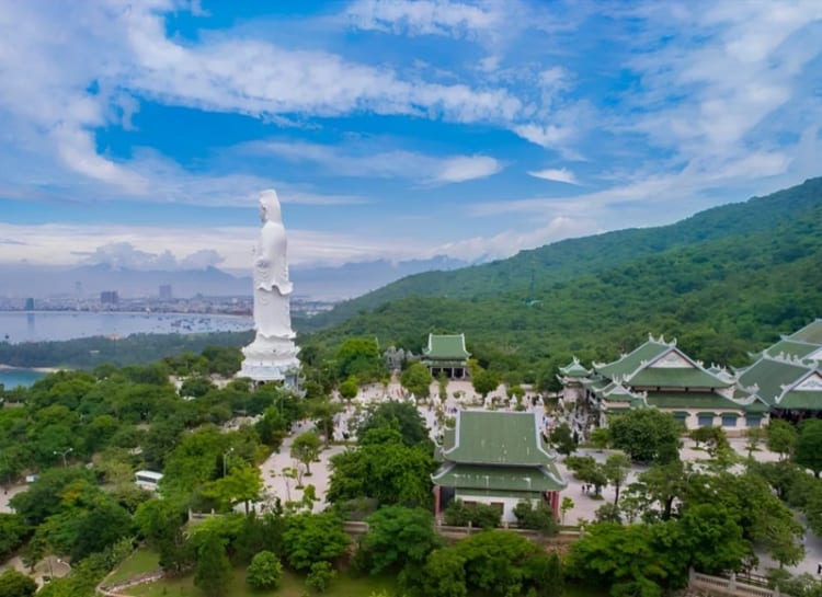 Chiêm ngưỡng vẻ đẹp của Chùa Linh Ứng trên bán đảo Sơn Trà 
