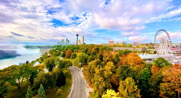 CANADA MÙA THU 11N10Đ | NIAGARA FALLS – TORONTO – OTTAWA – MONTREAL – QUEBEC – VANCOUVER – VICTORIA – WHISTLER – SQUAMISH