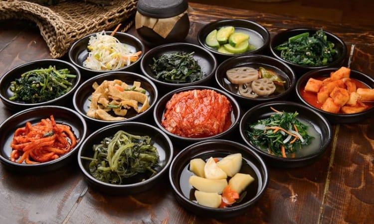 Banchan là tên gọi chung của những món ăn kèm tại Hàn Quốc 
