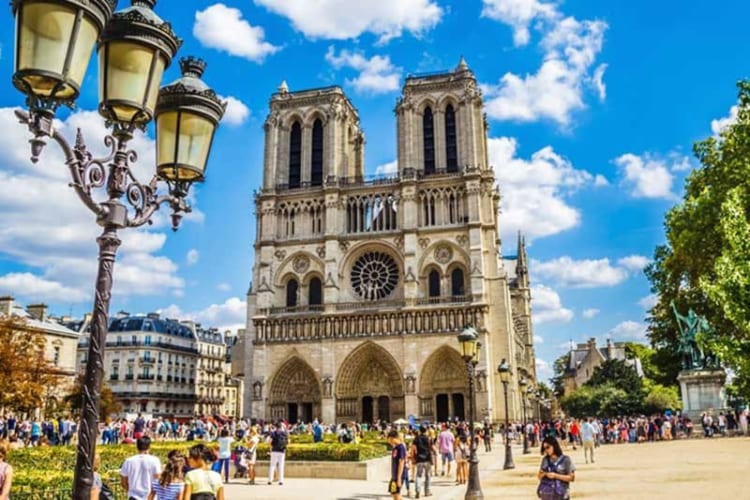 Nhà thờ Đức Bà Paris công trình lịch sử nổi tiếng với vẻ đẹp tráng lệ 