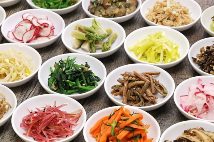 Banchan Hàn Quốc ngày càng hấp dẫn hơn với đa dạng món 