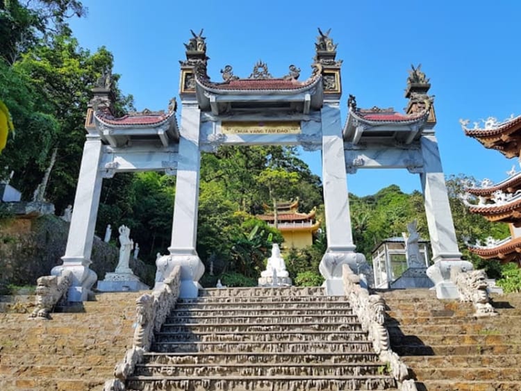 Đền Bà Chúa Thượng Ngàn đầy tâm linh tại Côn Đảo