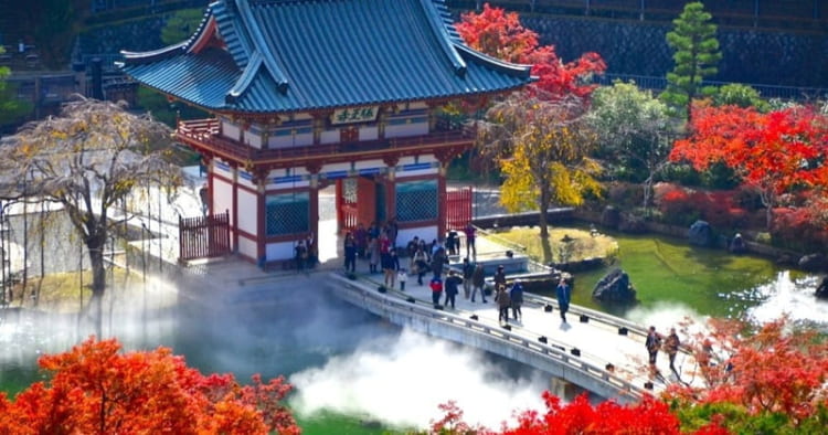 Chùa Katsuoji nổi tiếng với sự may mắn và cảnh quan lãng mạn khi thu về