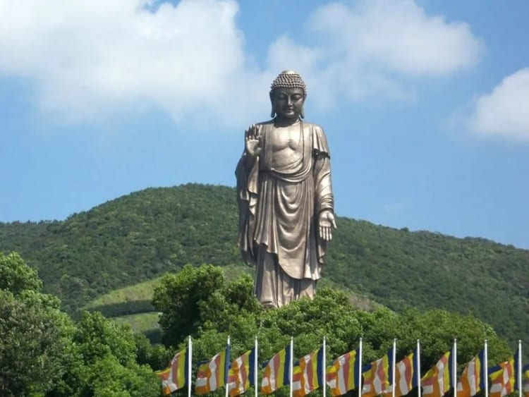 Tượng Phật Linh Sơn - địa điểm tâm linh mang đậm dấu ấn văn hóa