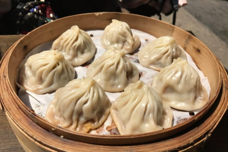 Bánh bao hấp nóng hổi thơm ngon chinh phục mọi thực khách 