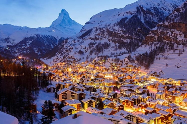 Làng Zermatt đầy thơ mộng dưới chân núi Alps hùng vĩ