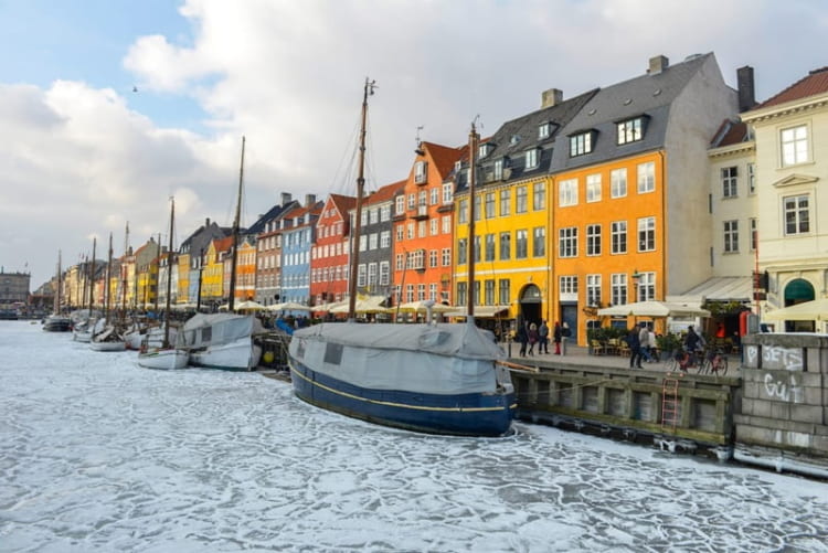 Copenhagen với những ngôi nhà đầy nổi bật trên nền tuyết trắng xóa