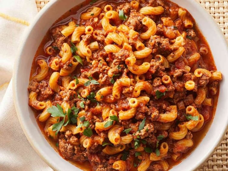 Goulash - món hầm đặc trưng của Hungary với hương vị đậm đà khó cưỡng