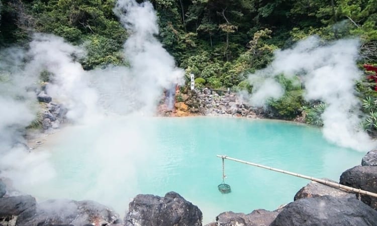 Thả mình giữa dòng nước khoáng đầy thư giãn 