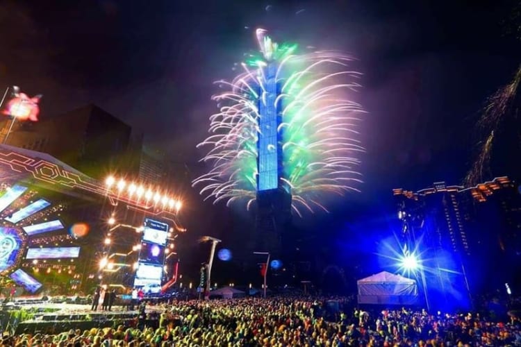 Những màn bắn pháo hoa đầy rực rỡ tại tháp Taipei 101