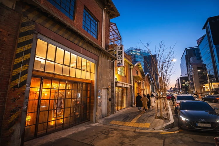 Seongdong-gu với những quán cà phê, studio đầy nghệ thuật thu hút du khách tham quan