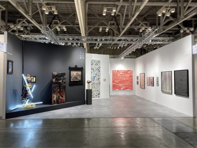 Các phòng trưng bày nghệ thuật tạo nên bầu không khí giàu cảm hứng cho nơi đây