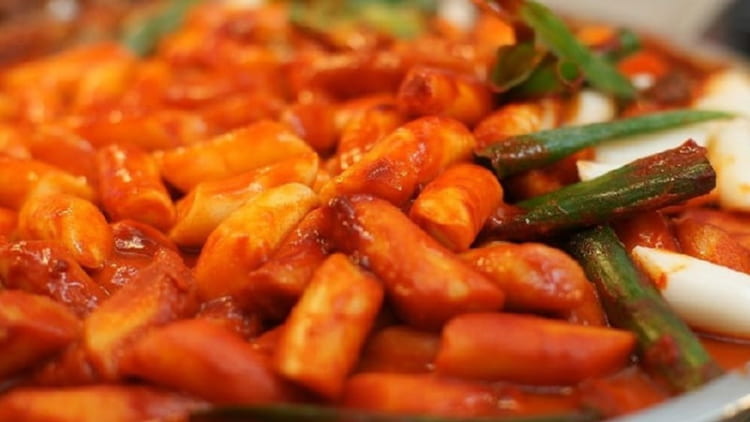 Tteokbokki quốc dân mà ai ai đến Hàn Quốc đều muốn thử qua